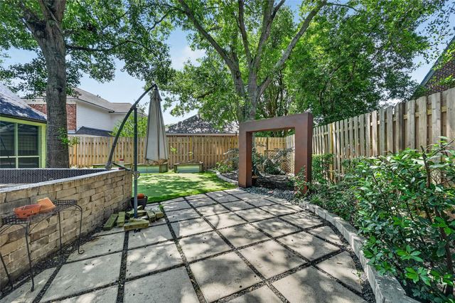 25 Glen Loch Court, Sugar Land, TX 77479