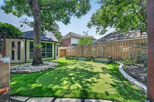 25 Glen Loch Court, Sugar Land, TX 77479