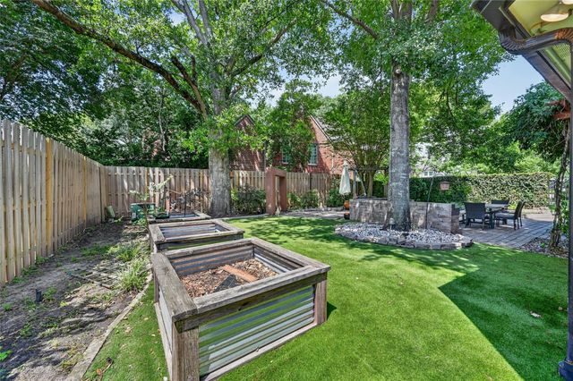 25 Glen Loch Court, Sugar Land, TX 77479