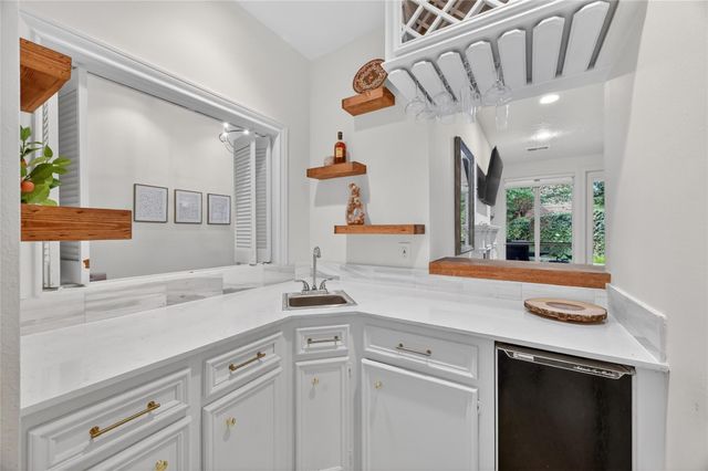 25 Glen Loch Court, Sugar Land, TX 77479