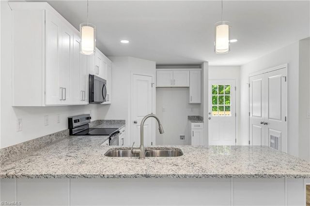 910 Roosevelt Street, Winston-salem, NC 27105