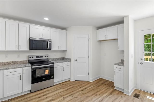 910 Roosevelt Street, Winston-salem, NC 27105