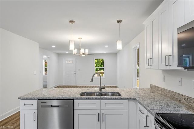 910 Roosevelt Street, Winston-salem, NC 27105