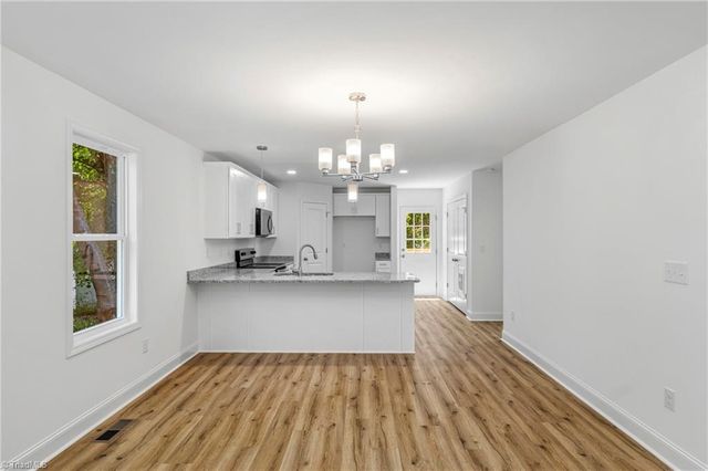 910 Roosevelt Street, Winston-salem, NC 27105