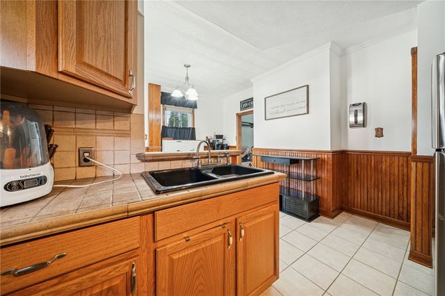 724 Sidney St, Southwest Greensburg Boro, PA 15601