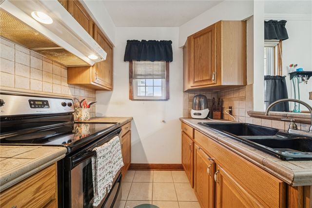 724 Sidney St, Southwest Greensburg Boro, PA 15601