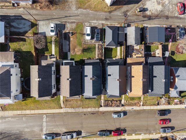 724 Sidney St, Southwest Greensburg Boro, PA 15601