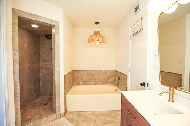 708 Cowal DR S, Spicewood, TX 78669