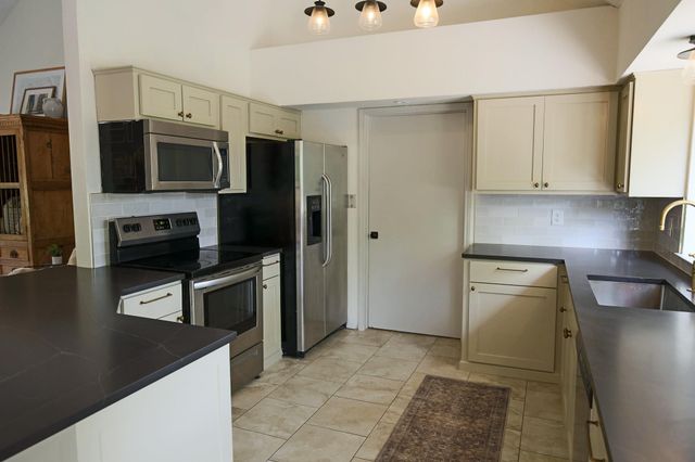 708 Cowal DR S, Spicewood, TX 78669