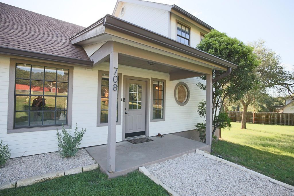 708 Cowal DR S, Spicewood, TX 78669