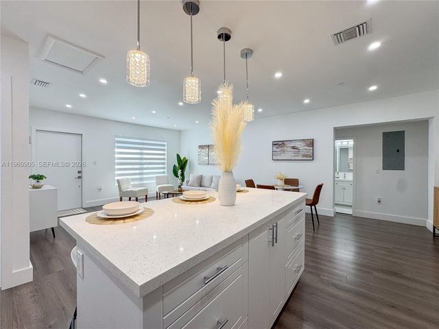 1319 NW 40th St, Miami, FL 33142