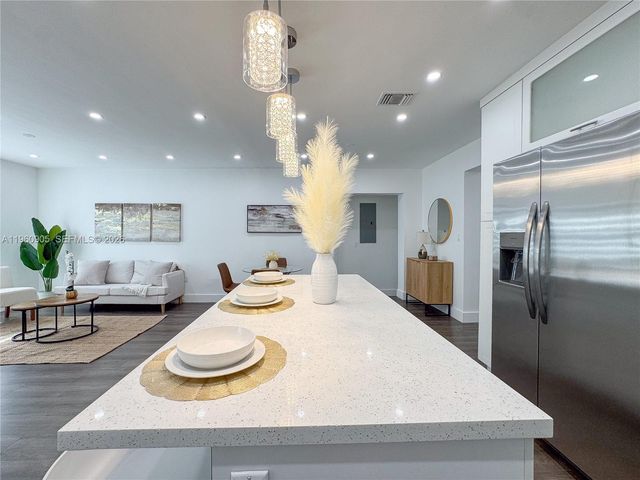 1319 NW 40th St, Miami, FL 33142