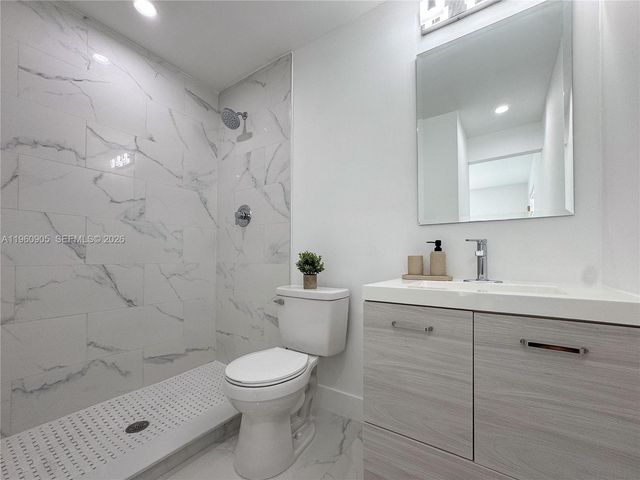 1319 NW 40th St, Miami, FL 33142