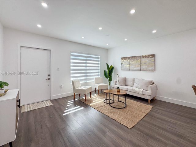 1319 NW 40th St, Miami, FL 33142