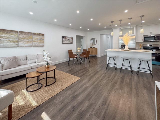 1319 NW 40th St, Miami, FL 33142