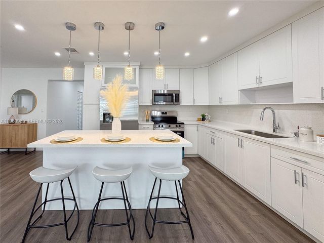 1319 NW 40th St, Miami, FL 33142