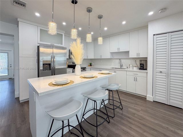 1319 NW 40th St, Miami, FL 33142