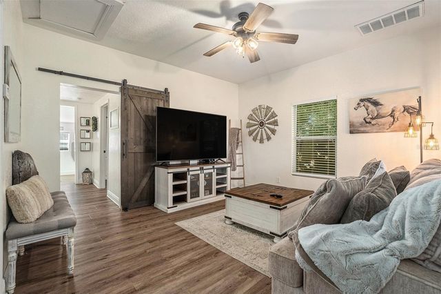 4921 6TH STREET, Zephyrhills, FL 33542