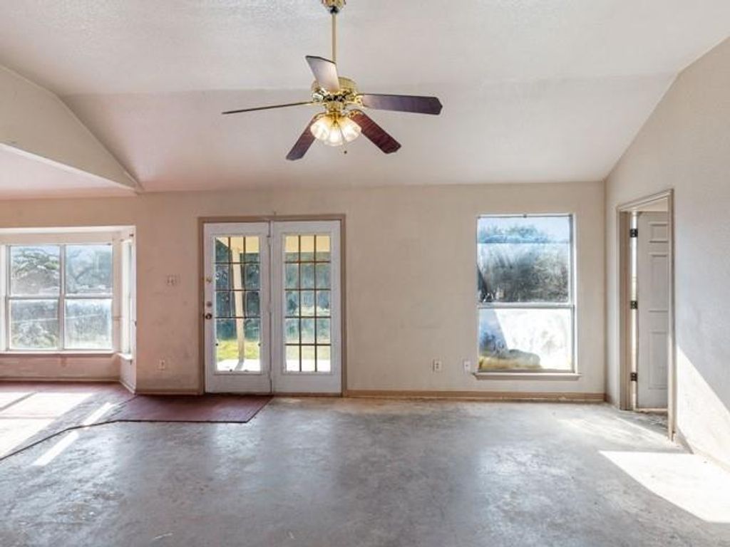 121 Meadow Lake LN, Kempner, TX 76539