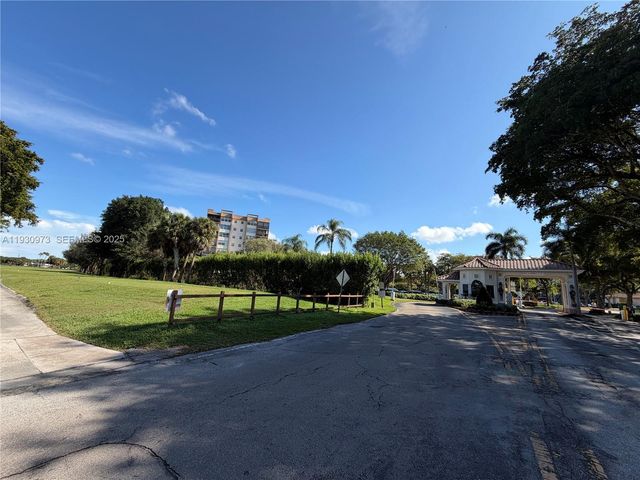 1100 Saint Charles Pl L6, Pembroke Pines, FL 33026