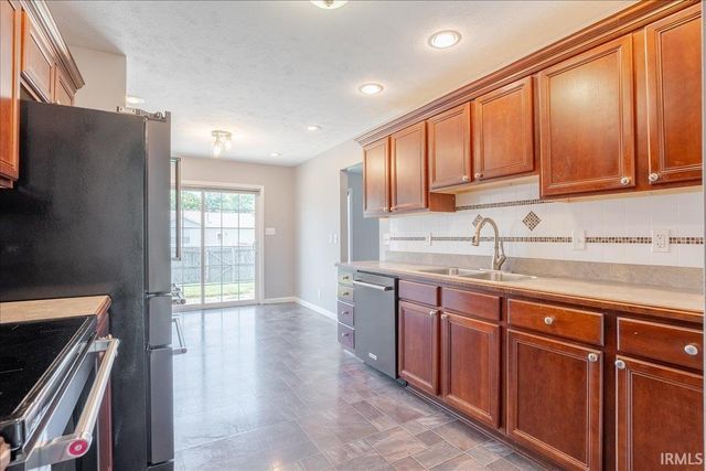 12522 Cold Water Drive, Evansville, IN 47725