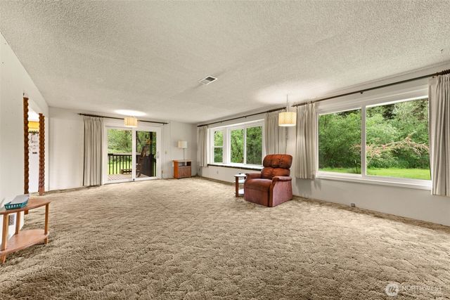 5615 Maltby Road, Woodinville, WA 98072