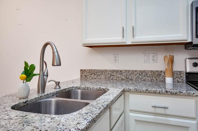3742 Hurstbourne Ridge Blvd, Louisville, KY 40299