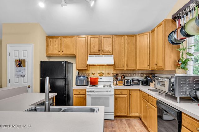 1 Woodland Avenue, Cream Ridge, NJ 08514