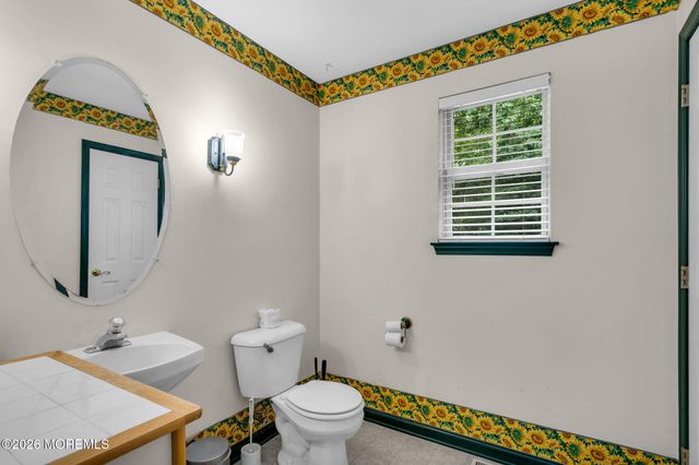 1 Woodland Avenue, Cream Ridge, NJ 08514