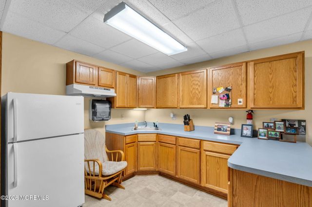 1 Woodland Avenue, Cream Ridge, NJ 08514