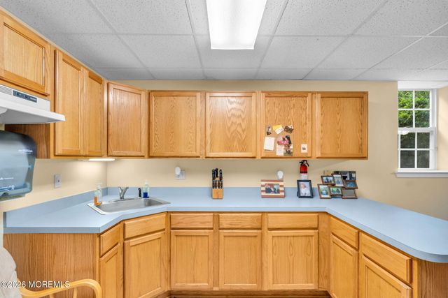 1 Woodland Avenue, Cream Ridge, NJ 08514