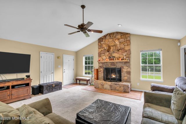 1 Woodland Avenue, Cream Ridge, NJ 08514