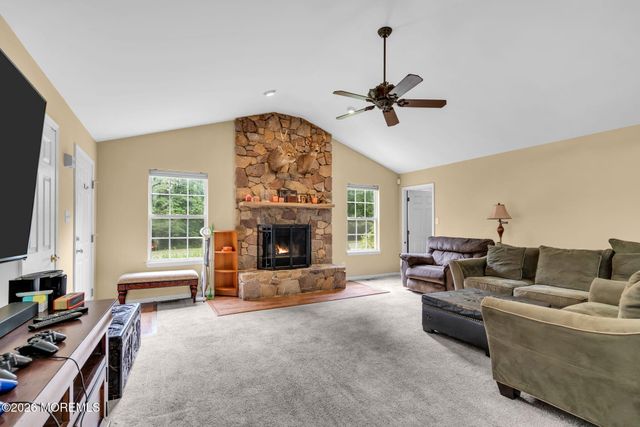 1 Woodland Avenue, Cream Ridge, NJ 08514