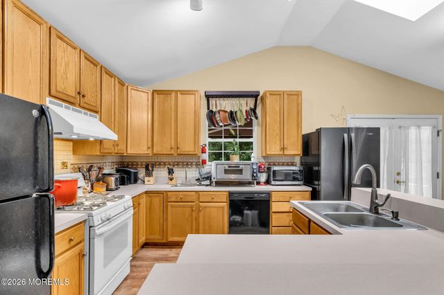 1 Woodland Avenue, Cream Ridge, NJ 08514