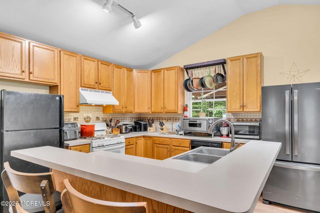 1 Woodland Avenue, Cream Ridge, NJ 08514