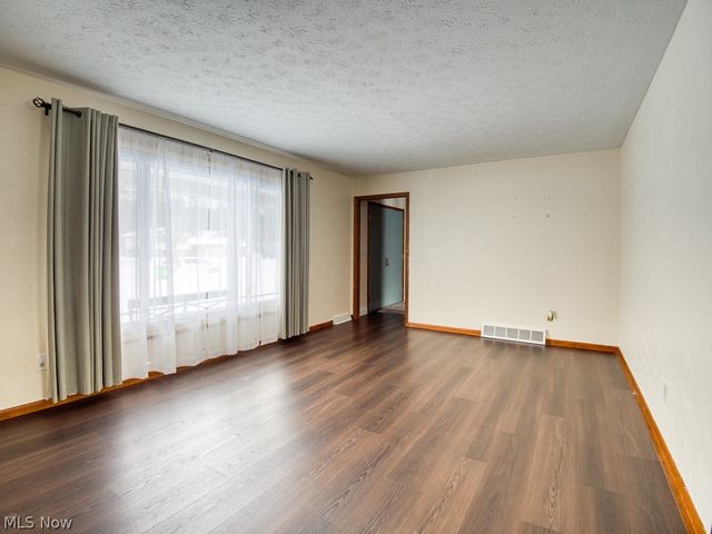 32625 Surrey Lane, Avon Lake, OH 44012