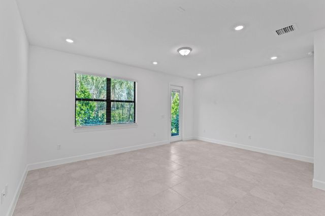 4291 Efendi Drive, Lantana, FL 33462