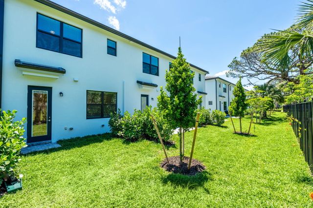 4291 Efendi Drive, Lantana, FL 33462