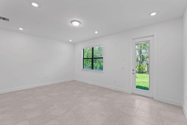 4291 Efendi Drive, Lantana, FL 33462