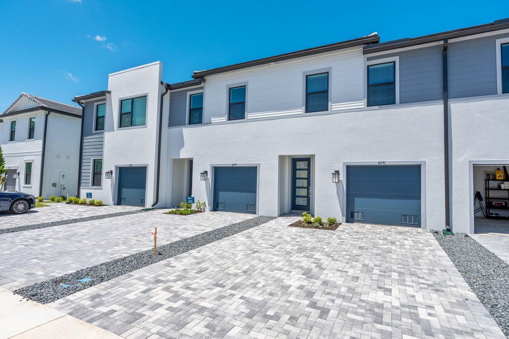 4291 Efendi Drive, Lantana, FL 33462