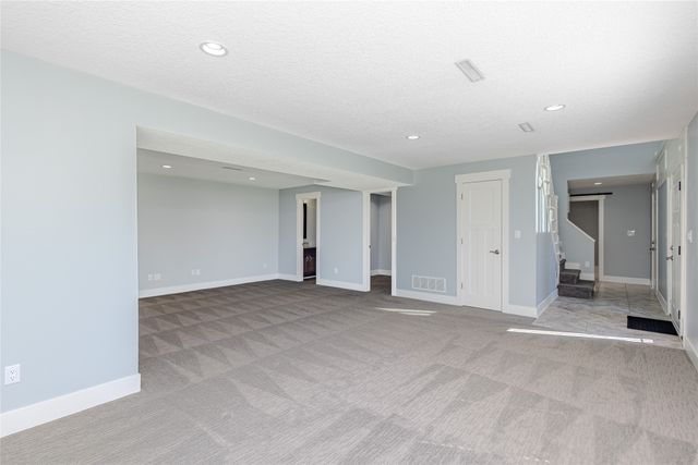 6810 Coburn Lane, Johnston, IA 50131