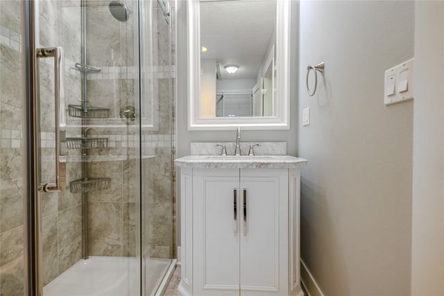 6810 Coburn Lane, Johnston, IA 50131