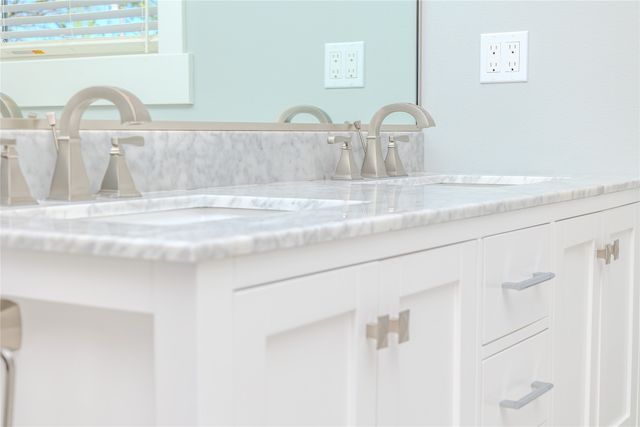 6810 Coburn Lane, Johnston, IA 50131