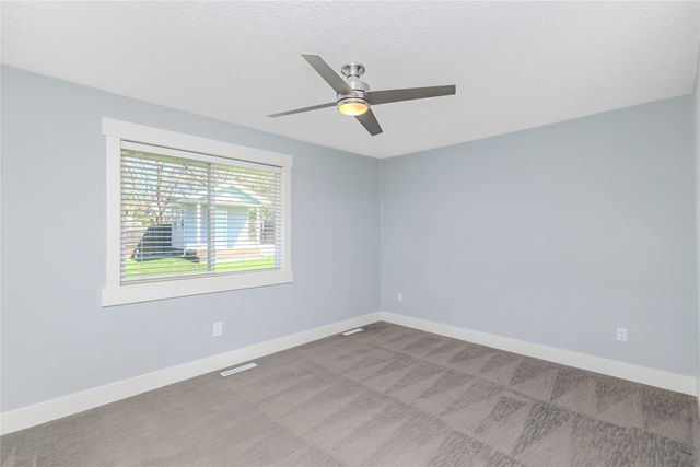 6810 Coburn Lane, Johnston, IA 50131