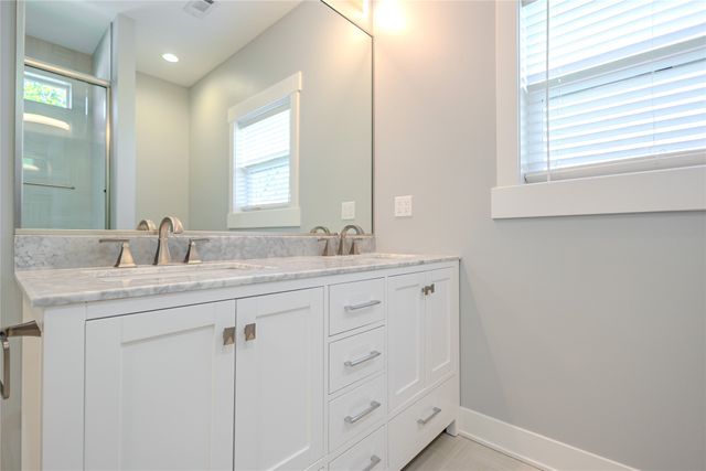 6810 Coburn Lane, Johnston, IA 50131