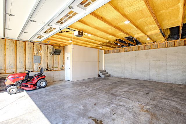 6810 Coburn Lane, Johnston, IA 50131