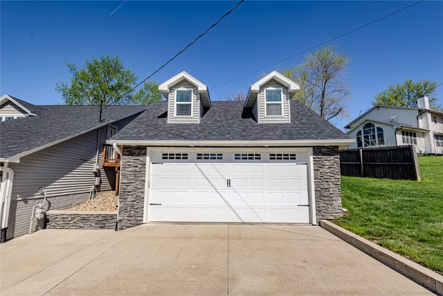 6810 Coburn Lane, Johnston, IA 50131