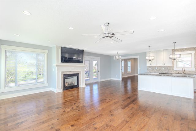 6810 Coburn Lane, Johnston, IA 50131