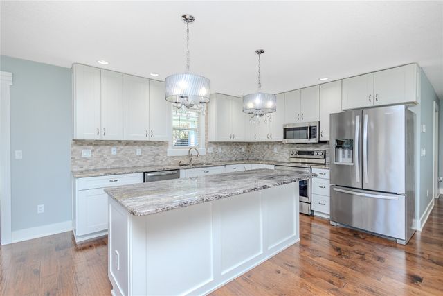 6810 Coburn Lane, Johnston, IA 50131