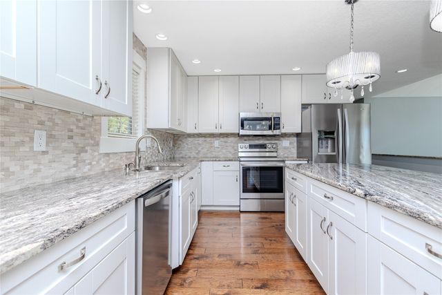 6810 Coburn Lane, Johnston, IA 50131